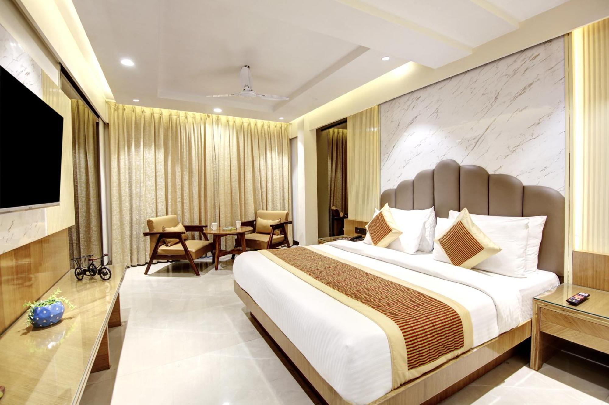 Hotel Krishna Plaza 'New Delhi' - By M S Hospitality Exterior photo