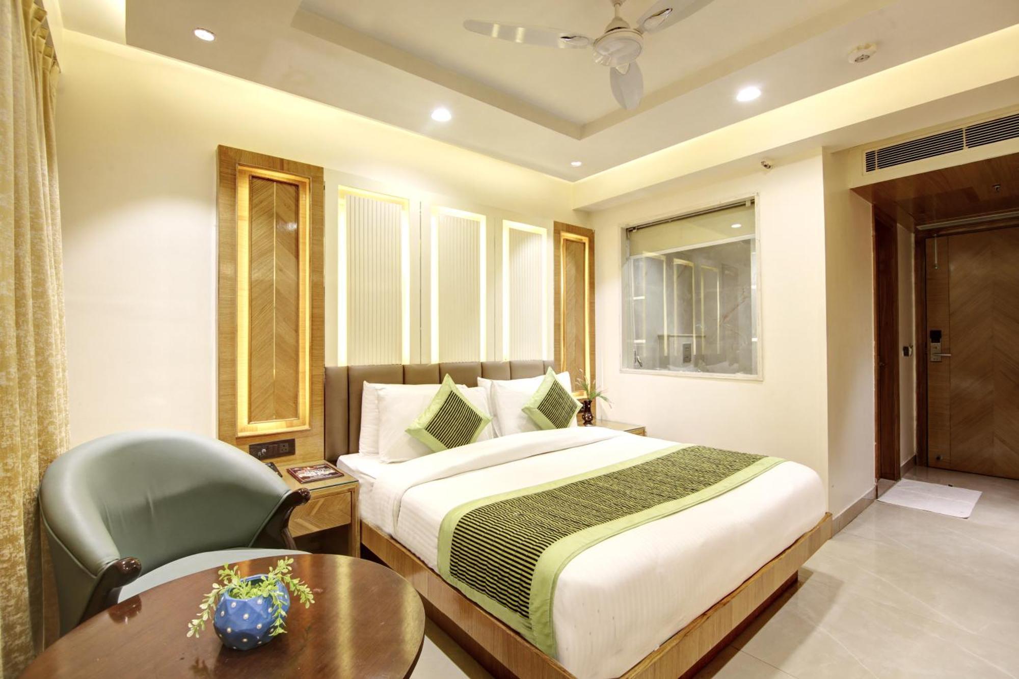 Hotel Krishna Plaza 'New Delhi' - By M S Hospitality Exterior photo