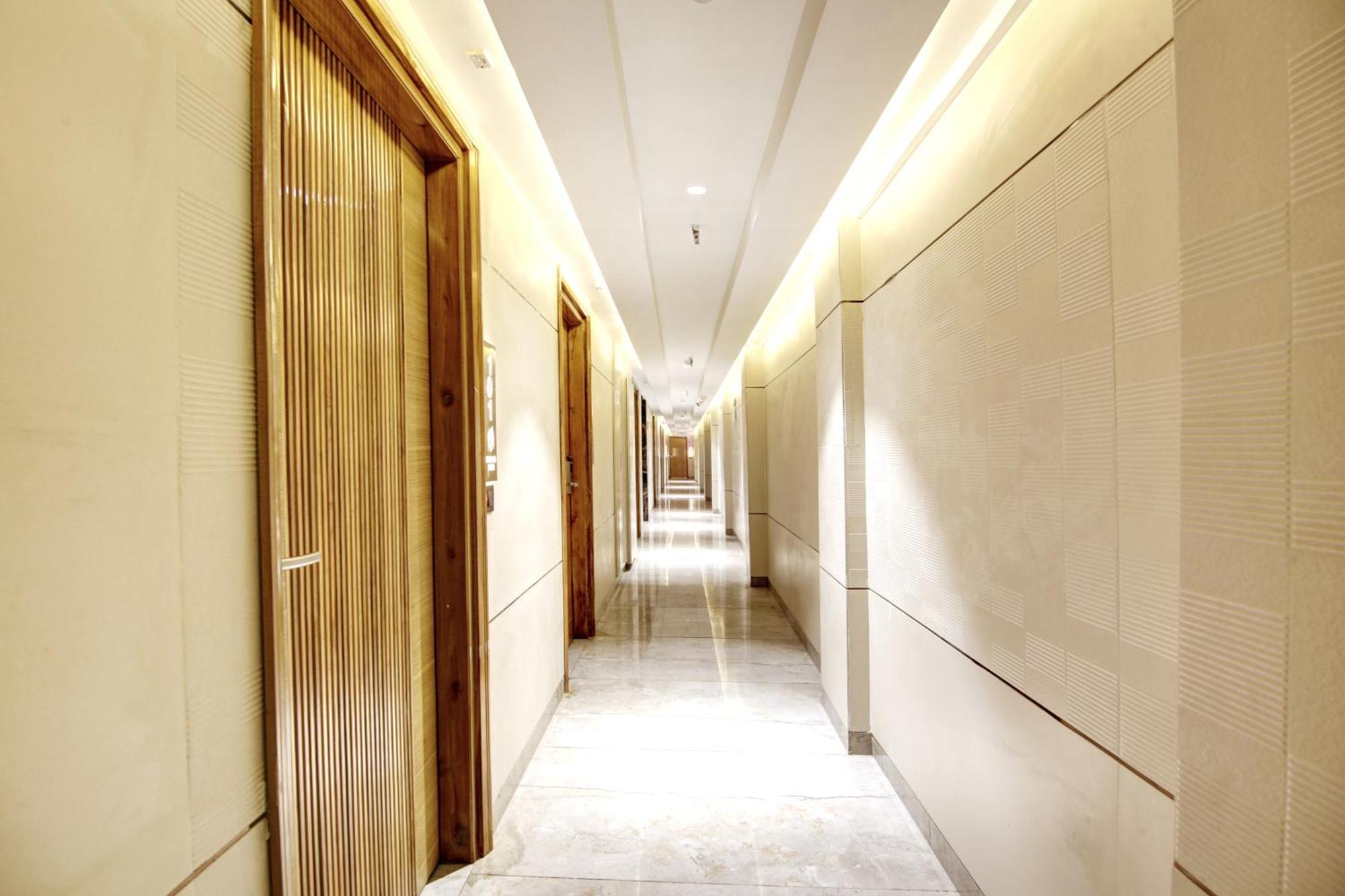 Hotel Krishna Plaza 'New Delhi' - By M S Hospitality Exterior photo