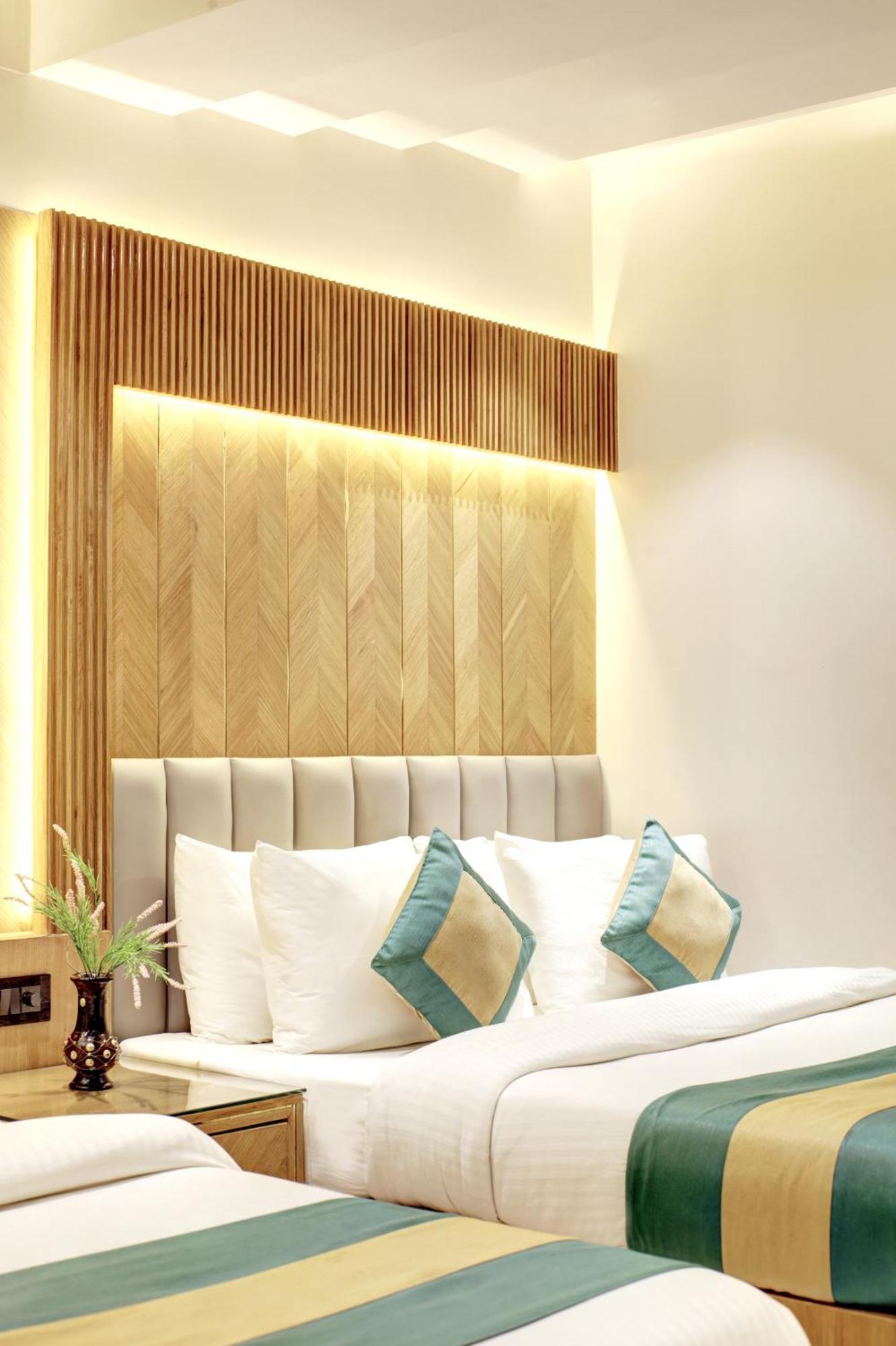 Hotel Krishna Plaza 'New Delhi' - By M S Hospitality Exterior photo